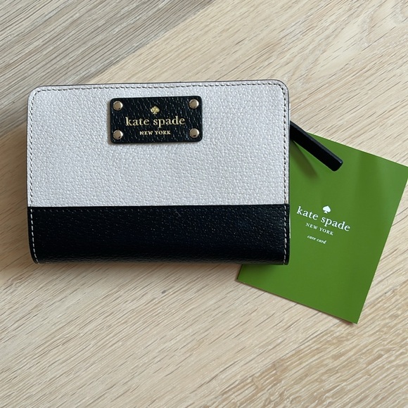KATE SPADE NWOT WALLET - Picture 13 of 17